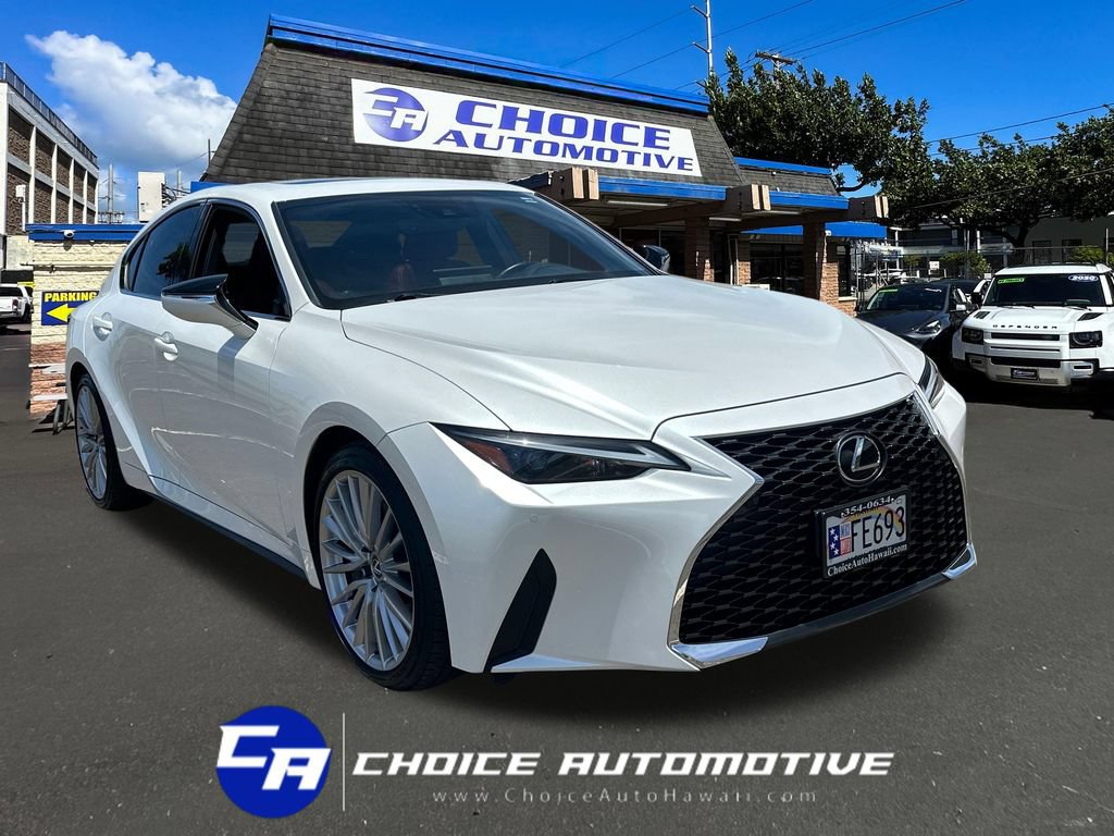 Used 2025 Lexus IS 300 w/ Premium Package RWD image 9