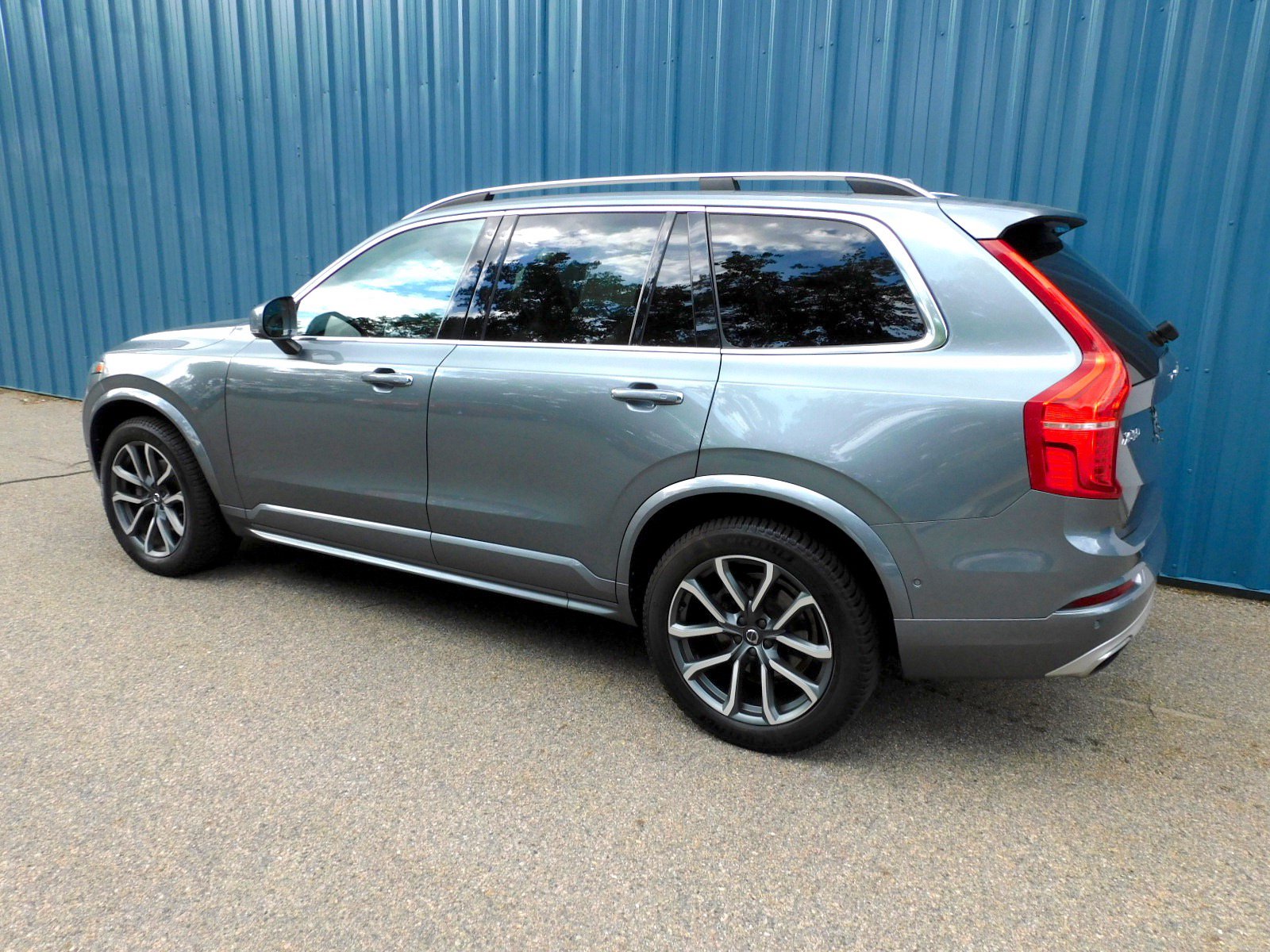 Used 2019 Volvo XC90 T6 Momentum w/ Advanced Package AWD/4WD image 3