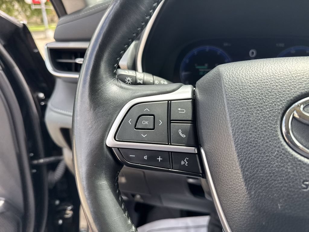Used 2024 Toyota Highlander Platinum FWD image 17