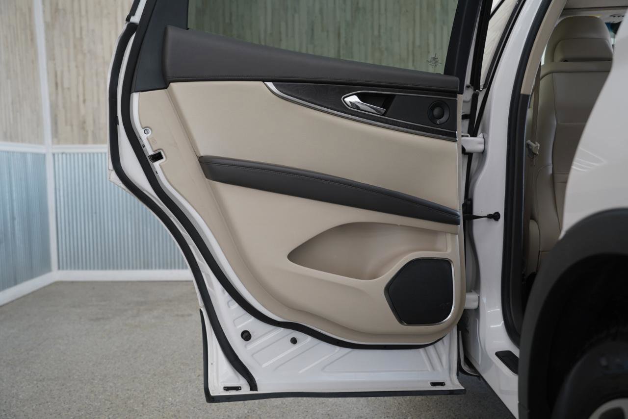 Used 2019 Lincoln Nautilus Reserve w/ Driver Assistance Package image 35