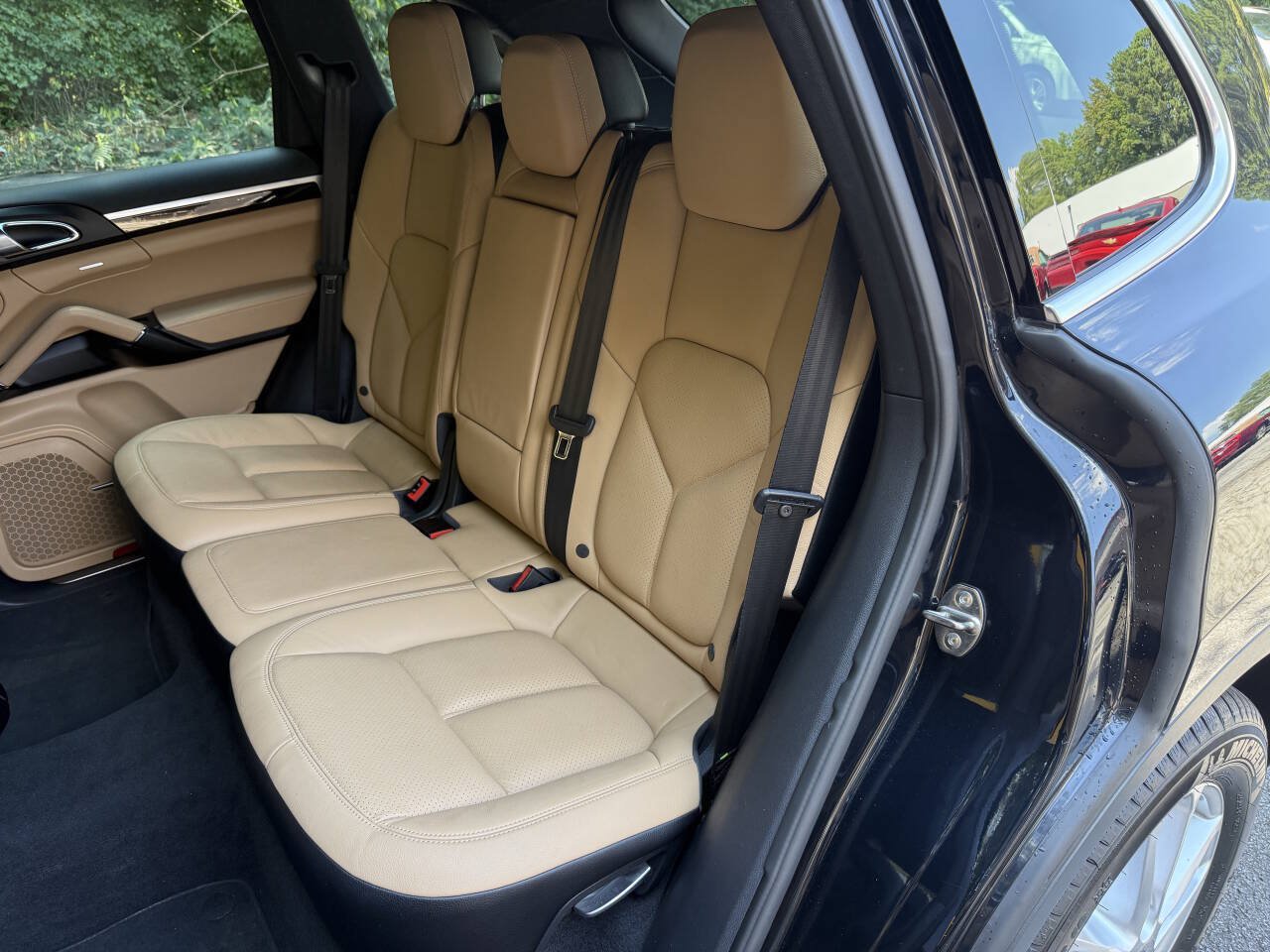 Used 2016 Porsche Cayenne AWD/4WD image 16