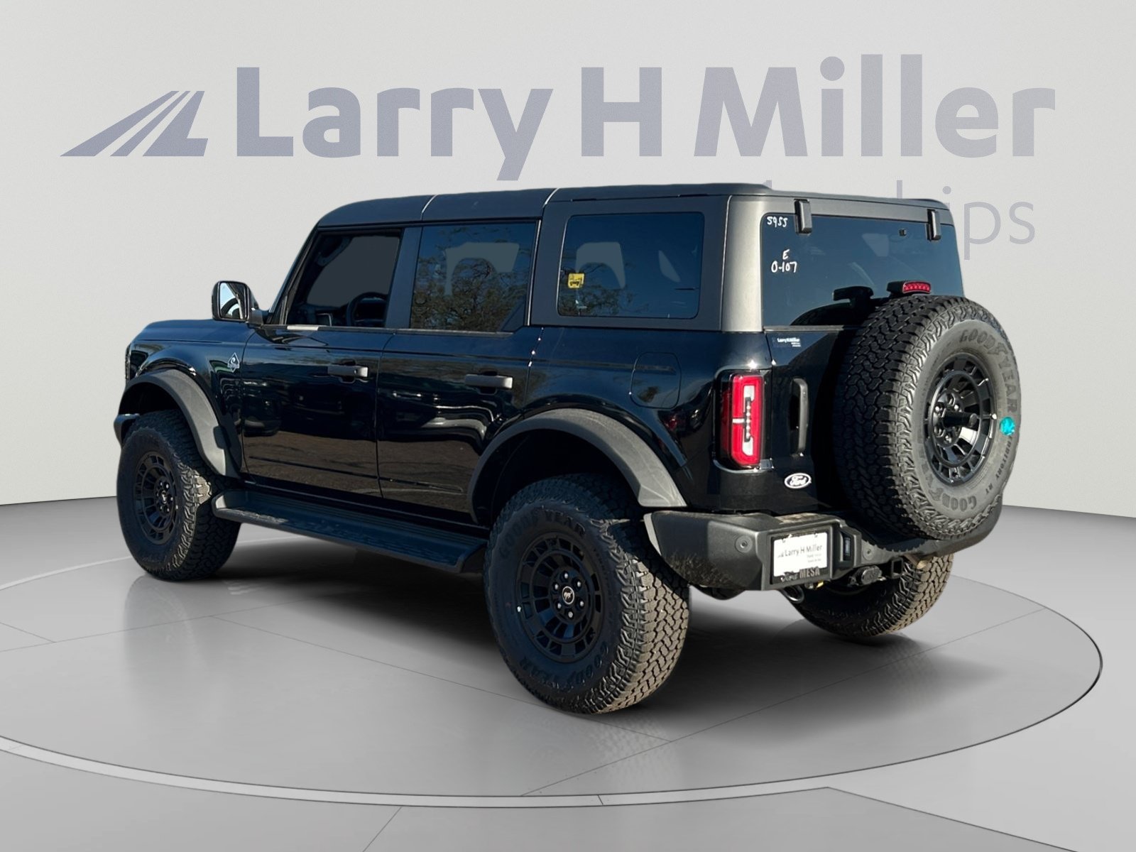 New 2026 Ford Bronco Outer Banks w/ Sasquatch Package AWD/4WD image 3