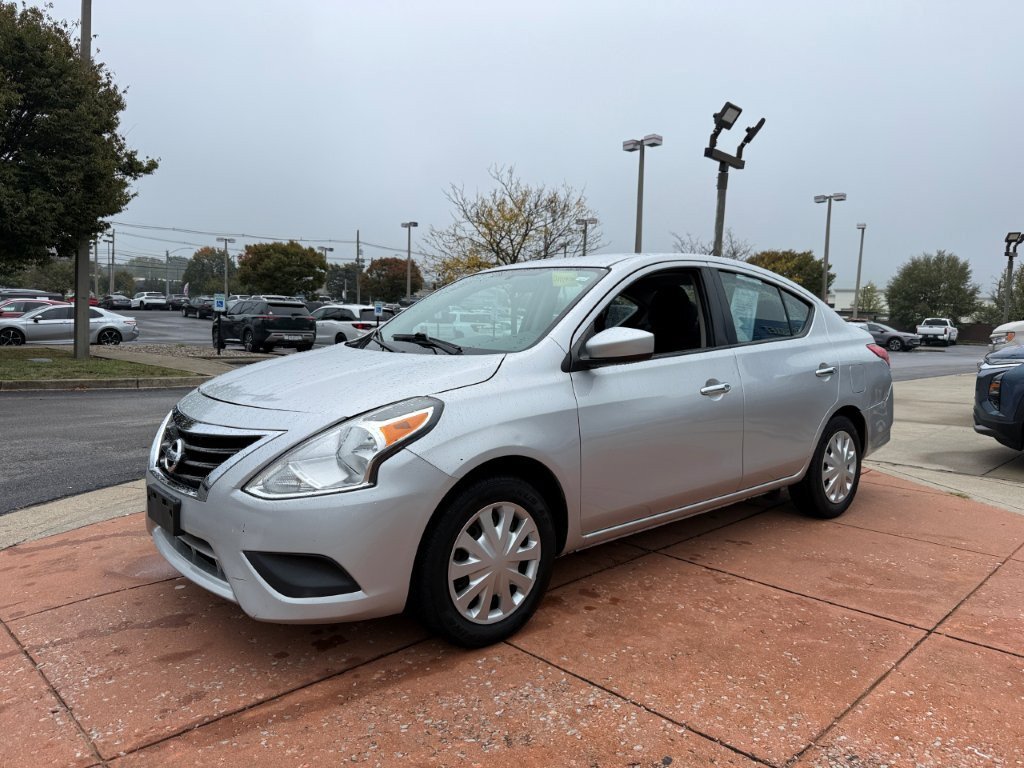 Used 2018 Nissan Versa SV FWD image 3