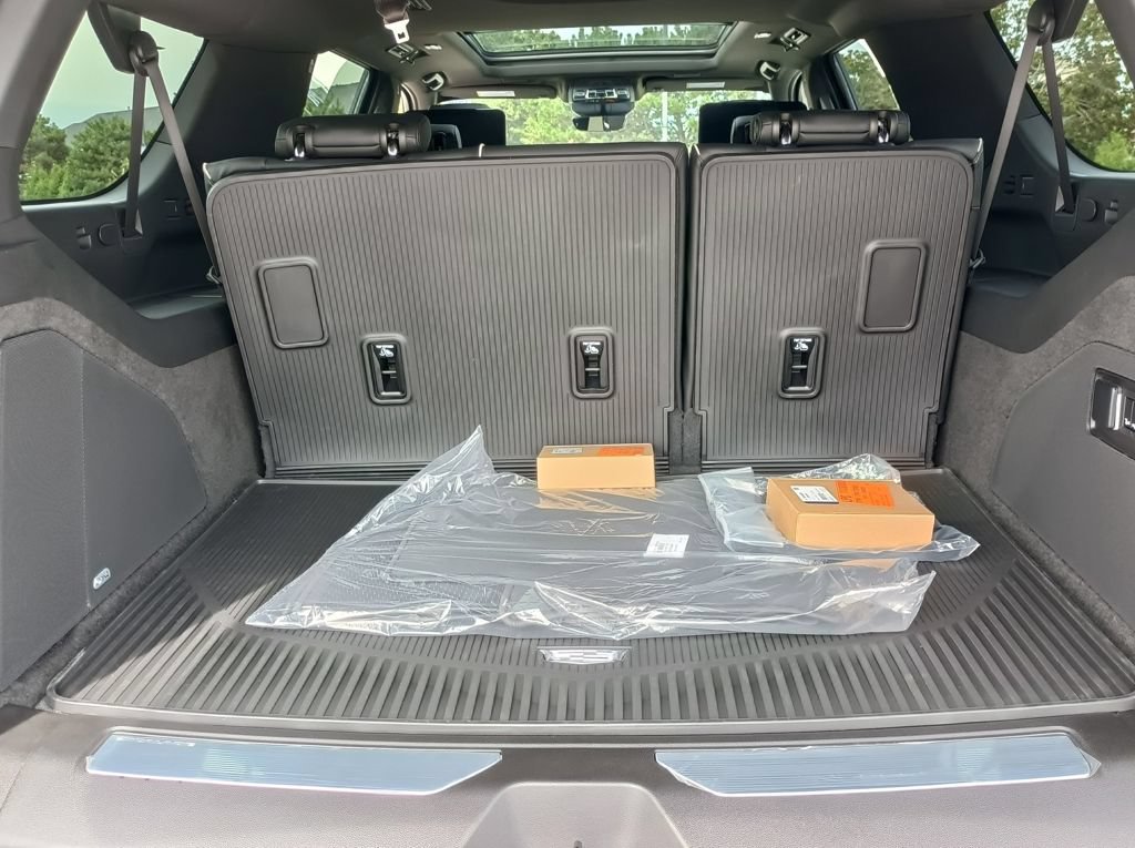 New 2026 Cadillac Escalade ESV Sport w/ Touring Package AWD/4WD image 15