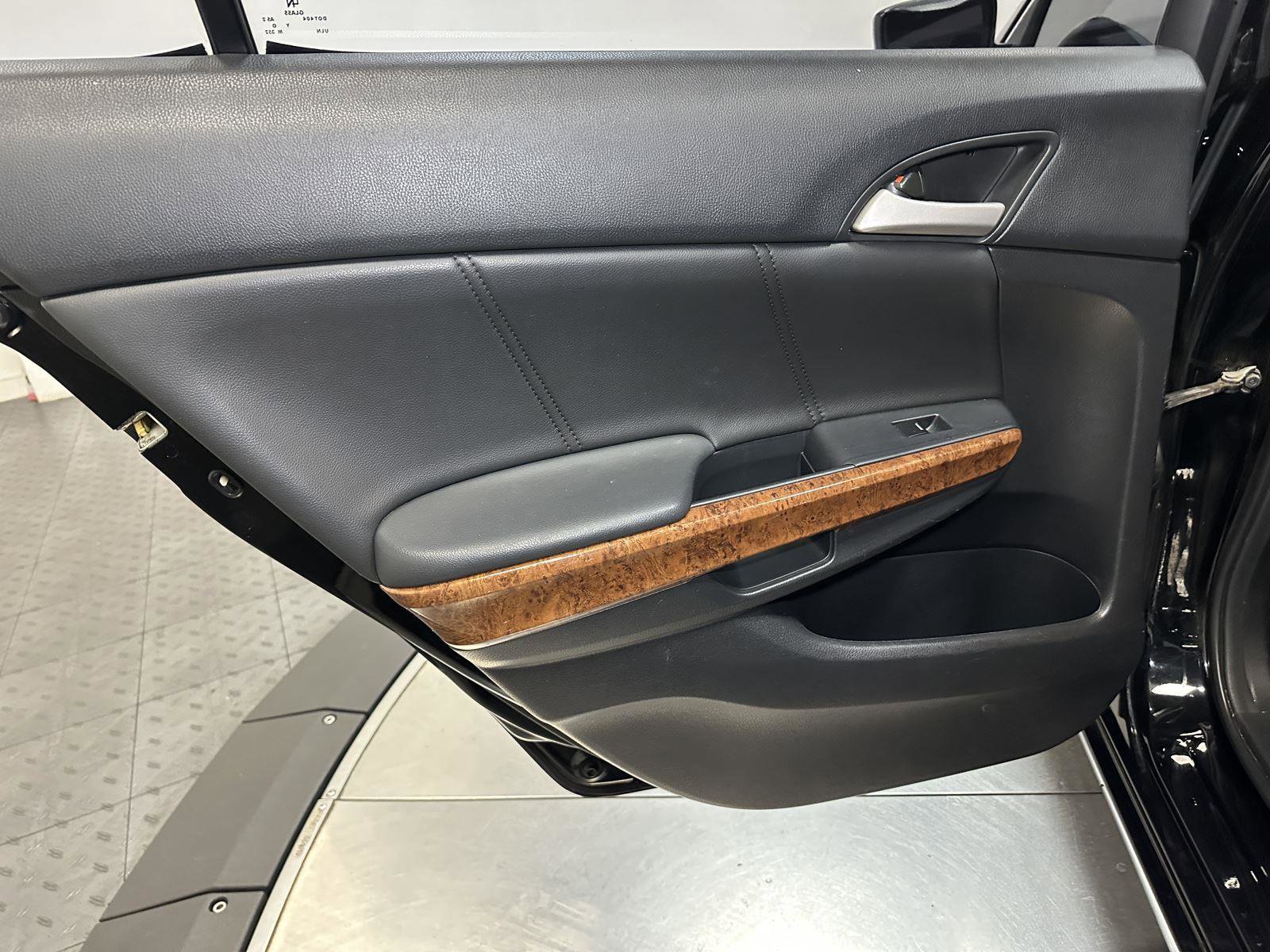 Used 2011 Honda Accord EX-L image 30