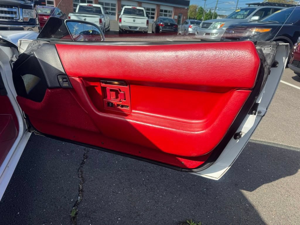 Used 1990 Chevrolet Corvette Convertible RWD image 21