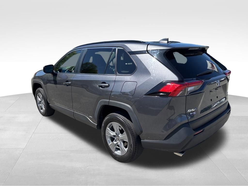 Used 2025 Toyota RAV4 LE AWD/4WD image 3