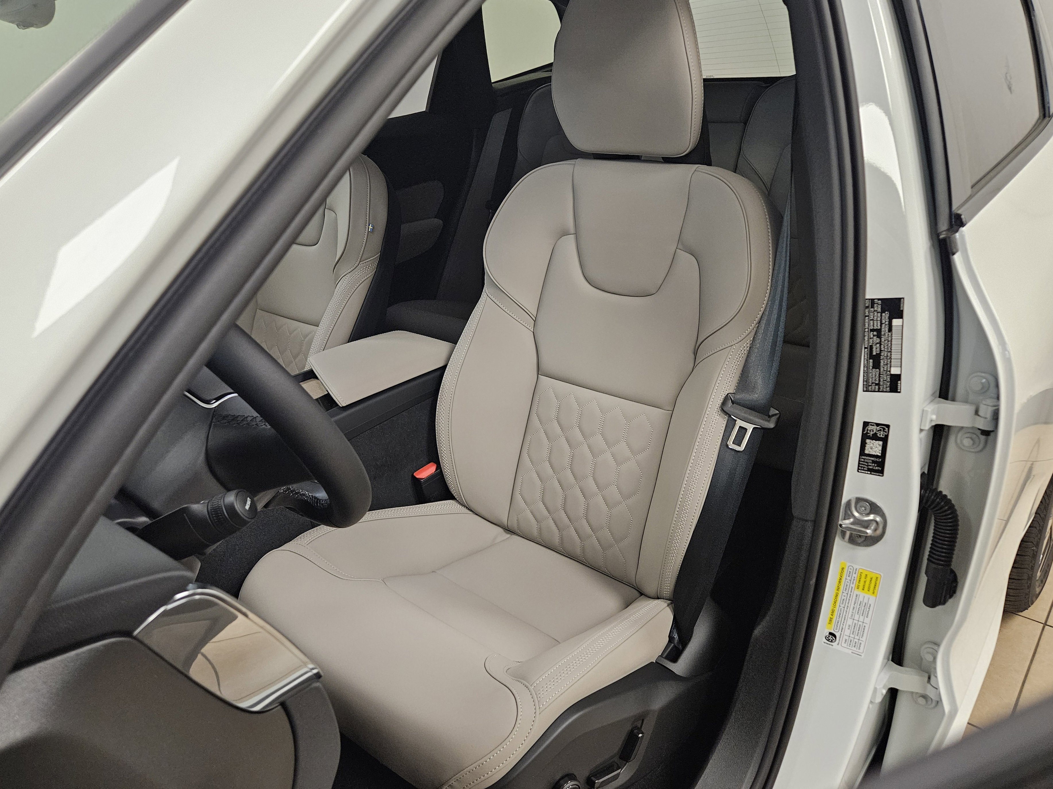 New 2026 Volvo XC60 B5 Plus w/ Climate Package image 39