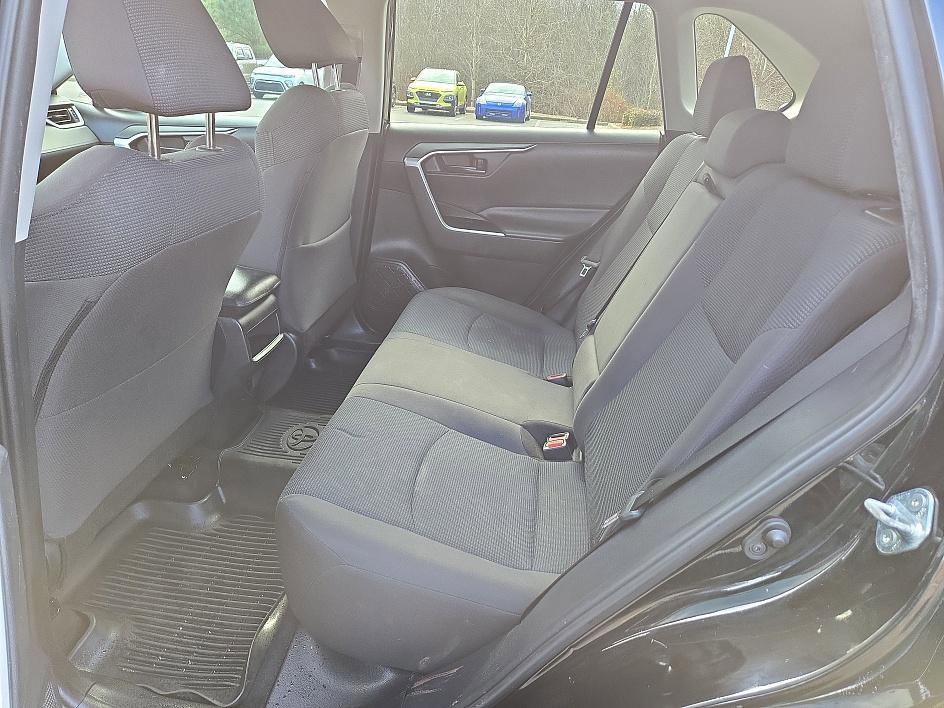 Used 2020 Toyota RAV4 LE image 12