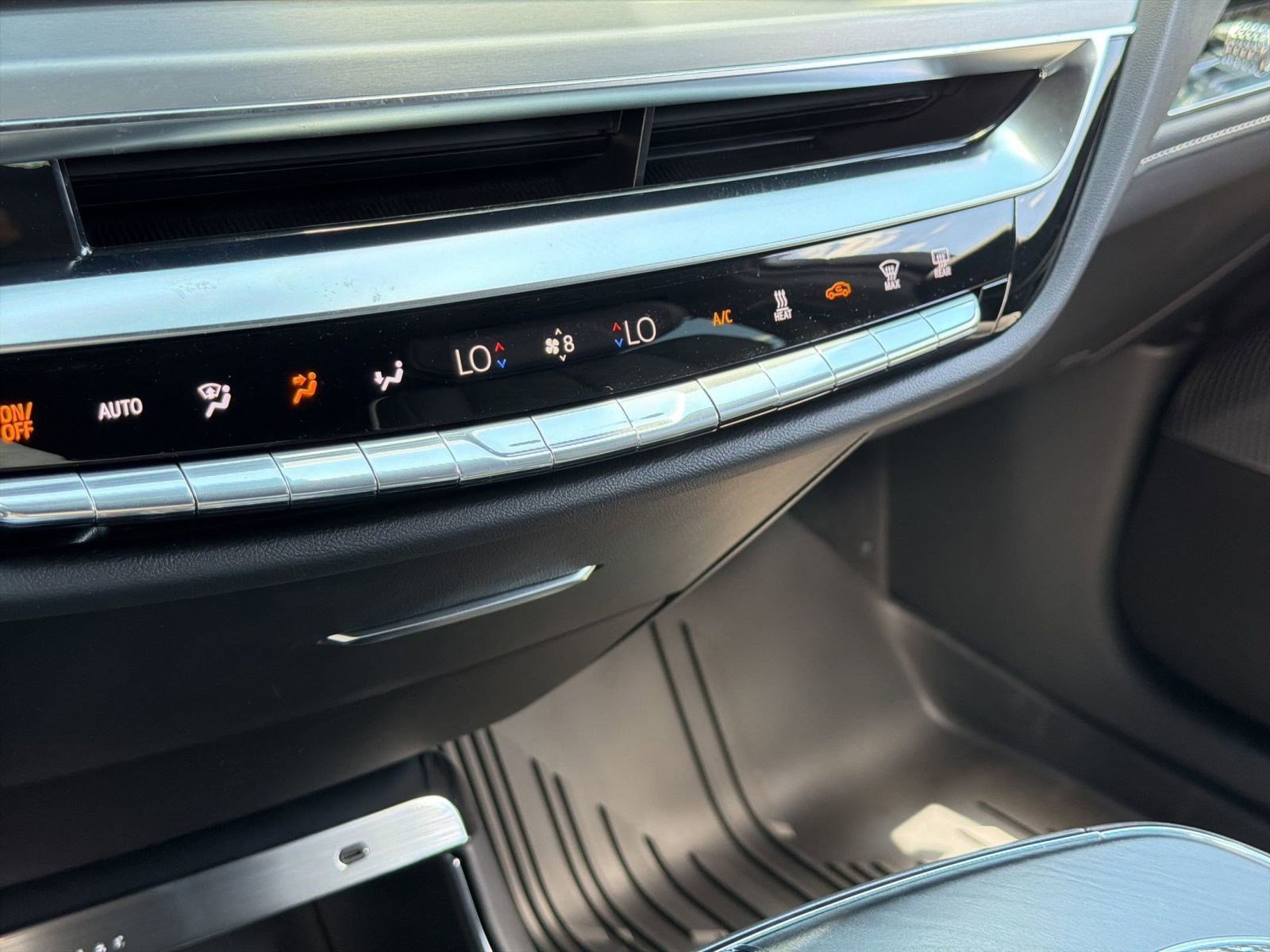 New 2026 Cadillac Lyriq V w/ LPO, Floor Liner Package AWD/4WD image 18