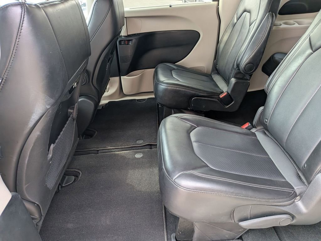 Used 2024 Chrysler Pacifica Touring-L image 24