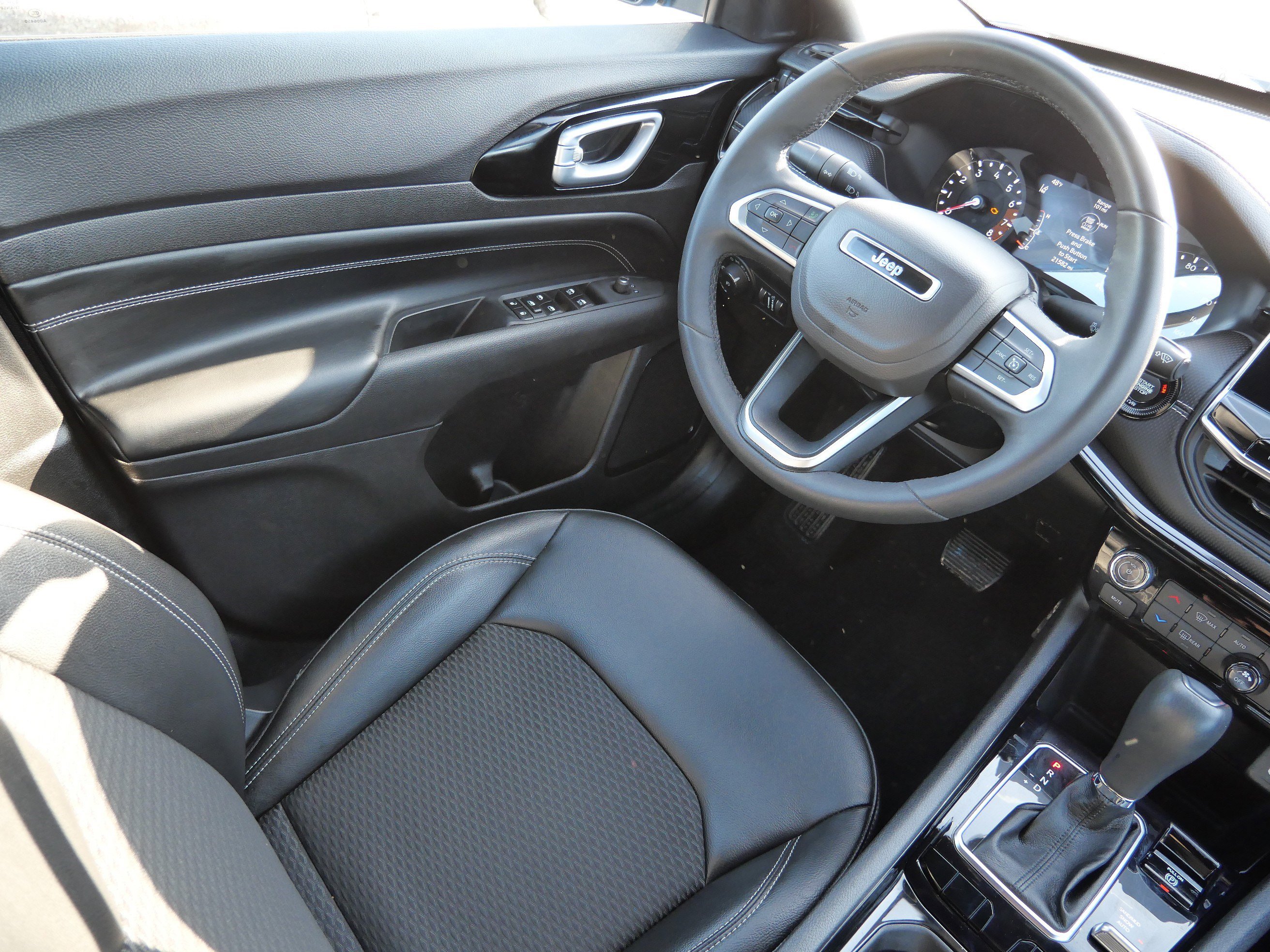 Used 2023 Jeep Compass Altitude w/ Convenience Group AWD/4WD image 9