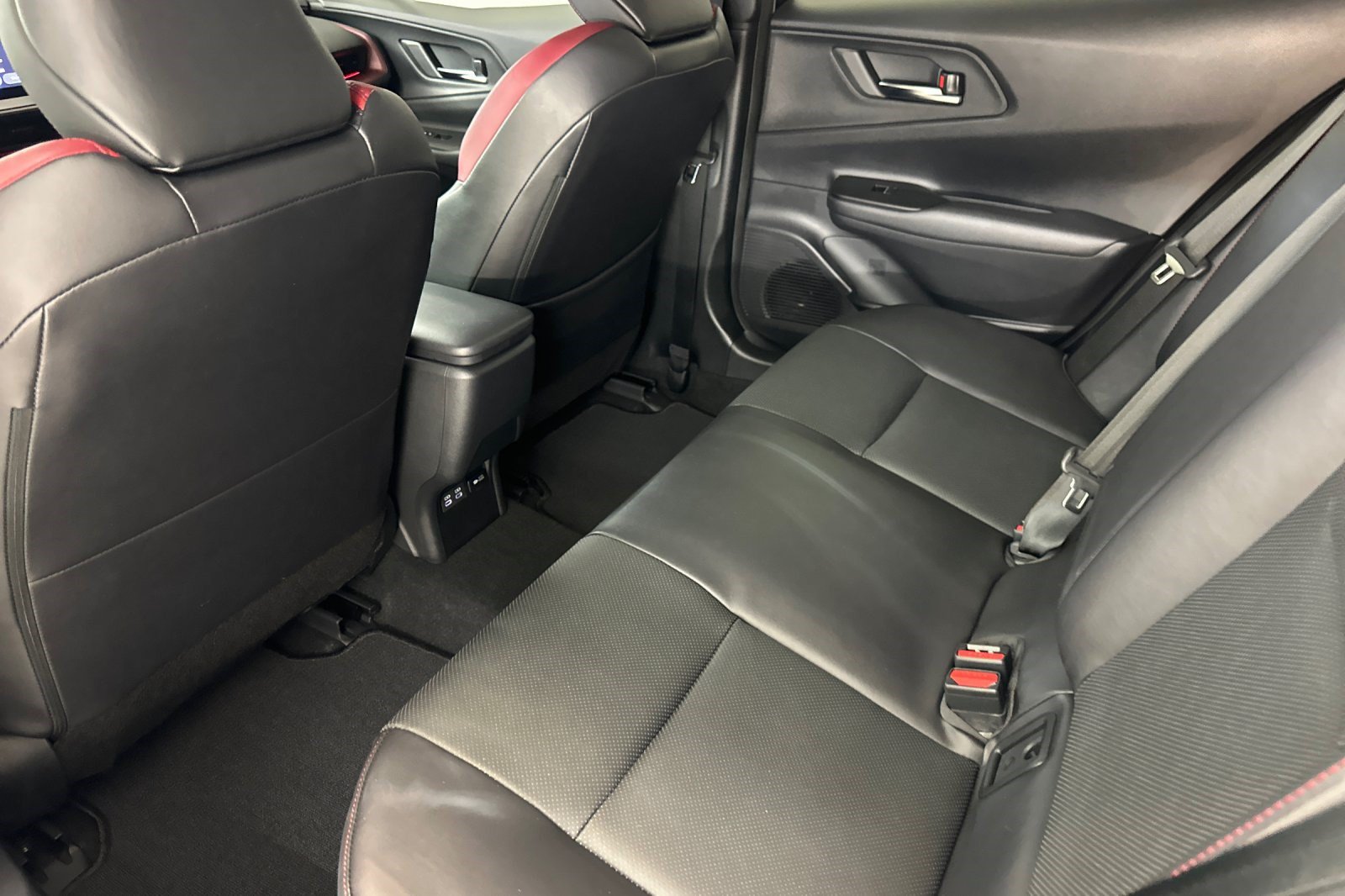 Used 2024 Toyota Prius Prime FWD image 25