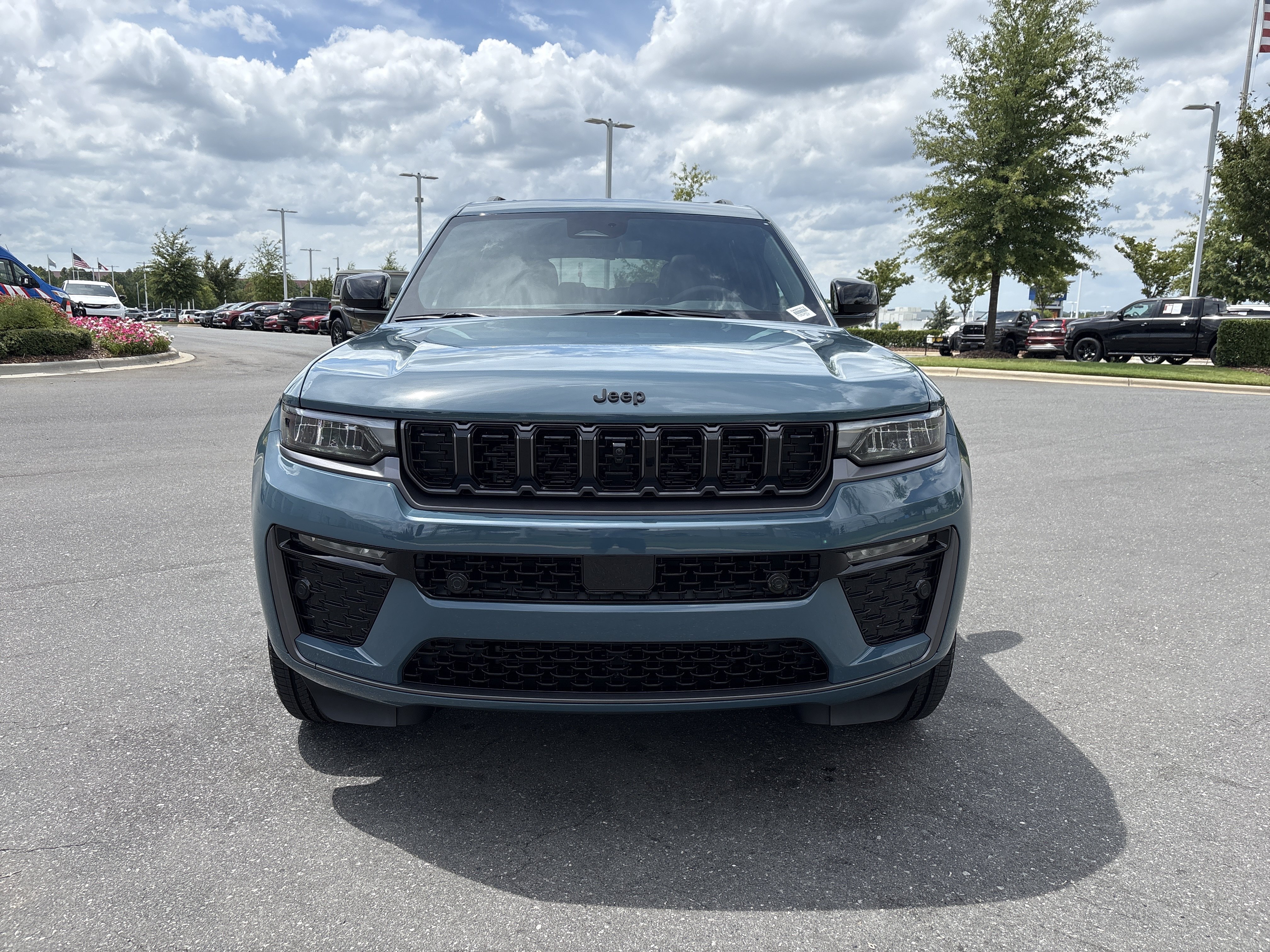 Used 2026 Jeep Grand Cherokee L Limited AWD/4WD image 3