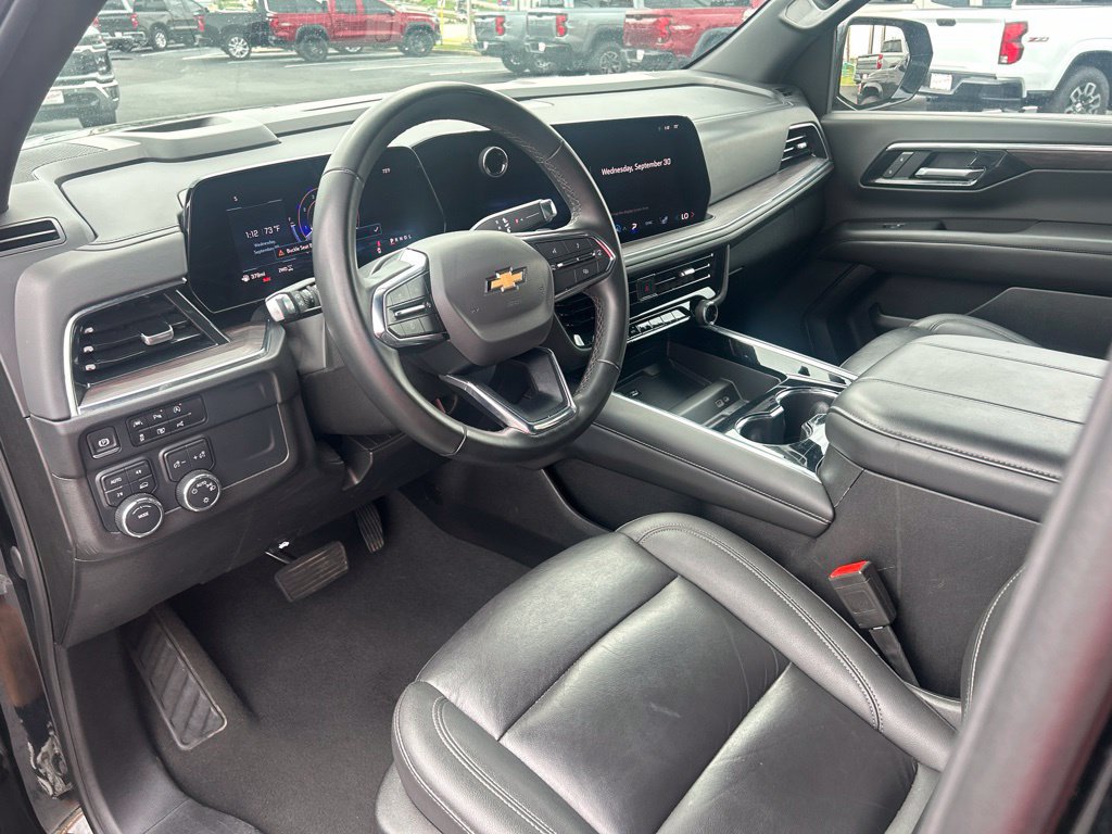 Used 2025 Chevrolet Suburban LT AWD/4WD image 19