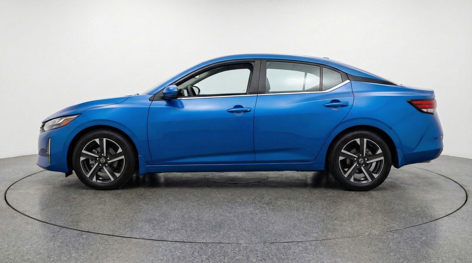 Used 2025 Nissan Sentra SV image 5