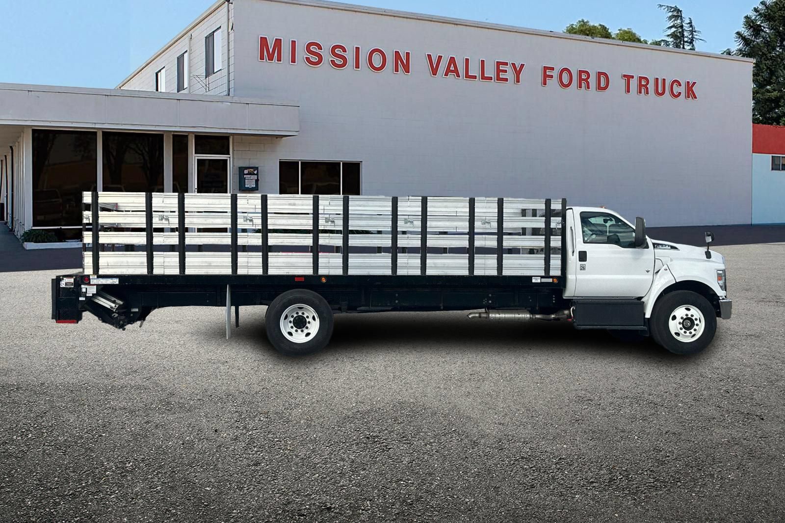 Used 2025 Ford F650 2WD Regular Cab Super Duty image 3