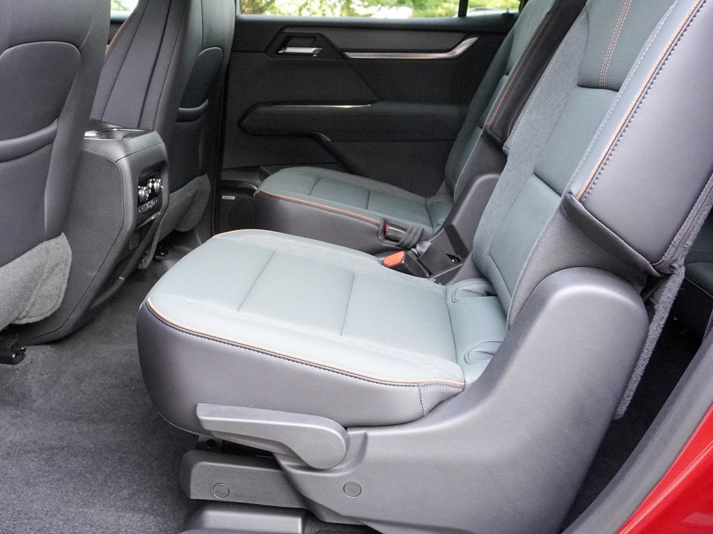 Used 2025 GMC Acadia AT4 w/ Luxury Package AWD/4WD image 38