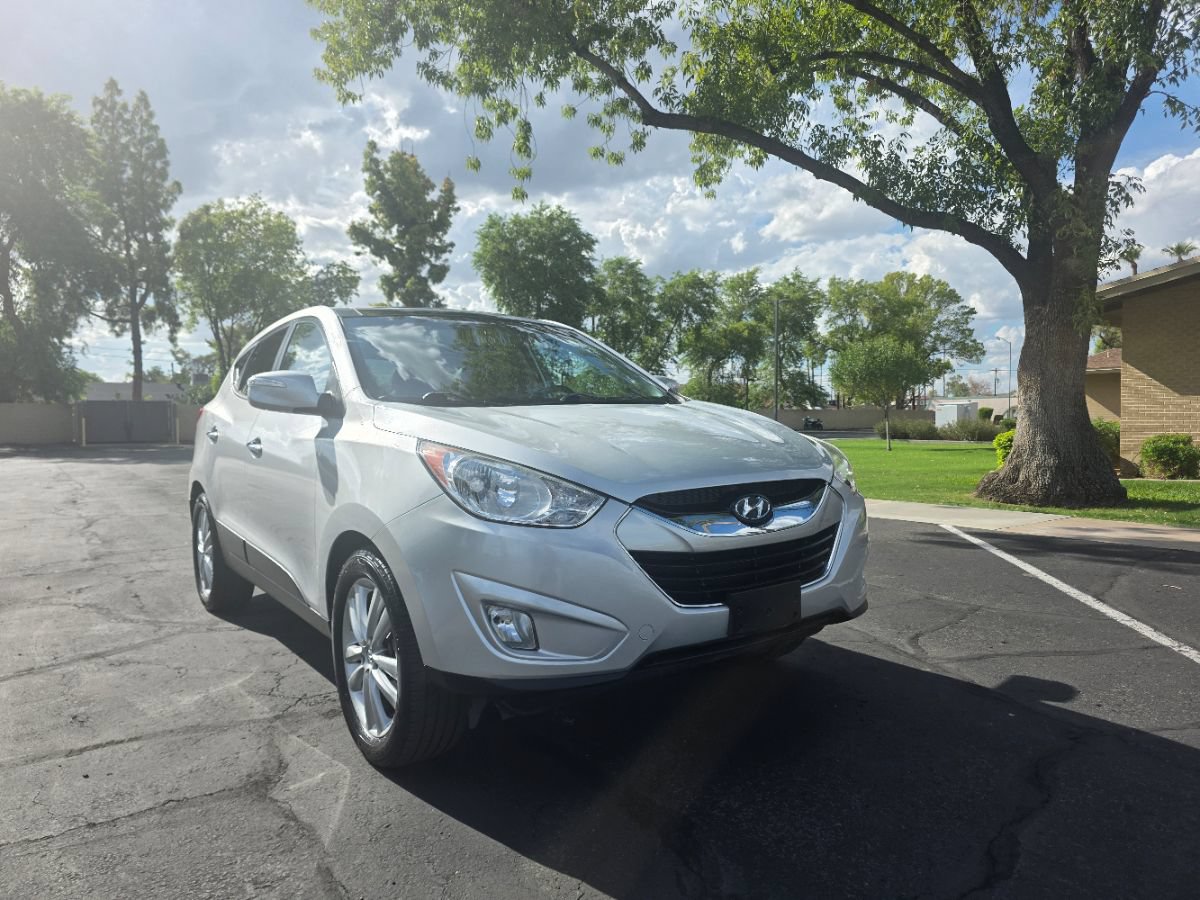 Used 2010 Hyundai Tucson Limited w/ Premium Pkg 4 FWD image 1