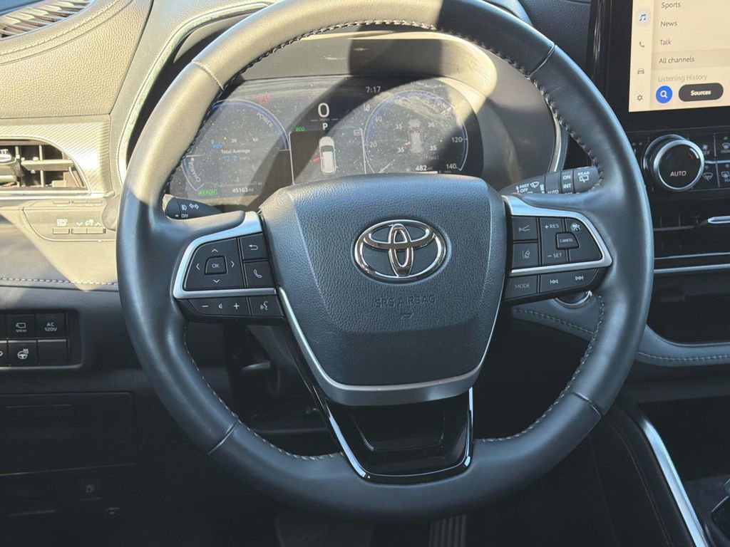 Used 2023 Toyota Highlander Platinum image 11