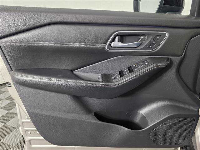 Used 2024 Nissan Rogue Platinum w/ Platinum Premium Package AWD/4WD image 42