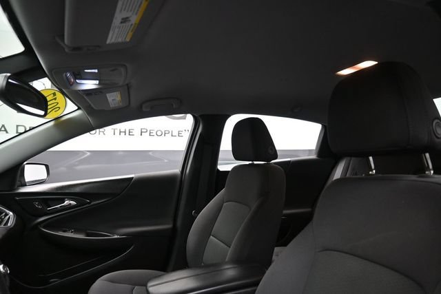 Used 2017 Chevrolet Malibu LT FWD image 18
