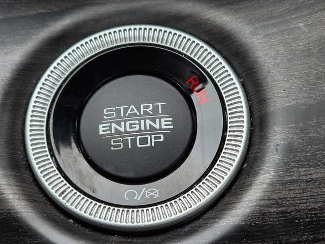 Used 2023 Jeep Grand Cherokee Limited image 13