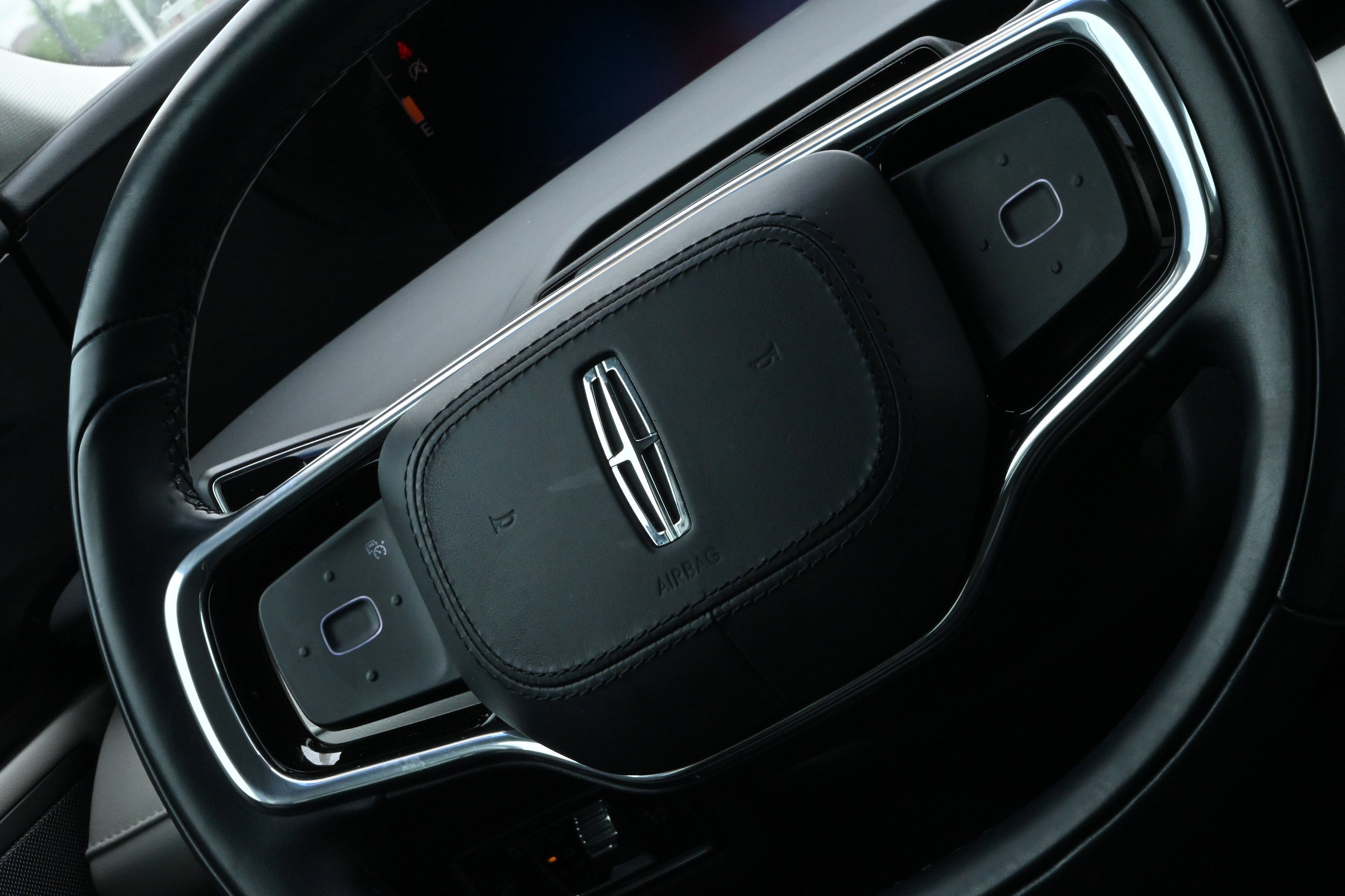 Used 2024 Lincoln Nautilus Premier AWD/4WD image 23