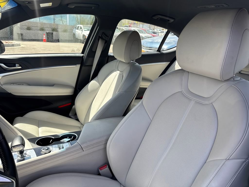 Used 2024 Genesis G70 2.5T image 18