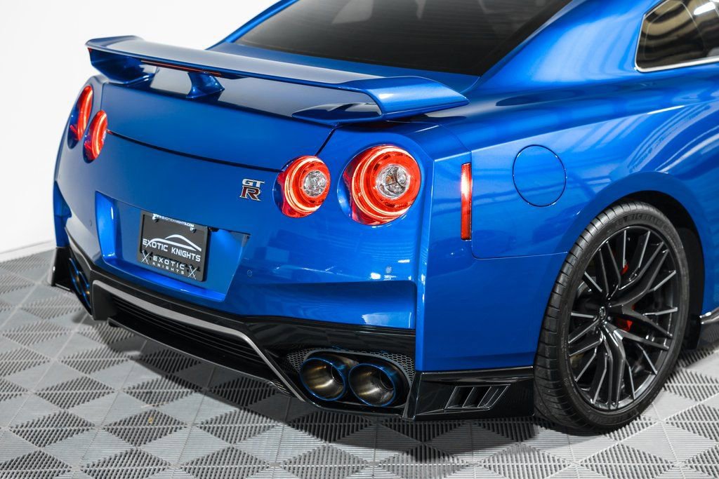 Used 2021 Nissan GT-R Premium AWD/4WD image 7