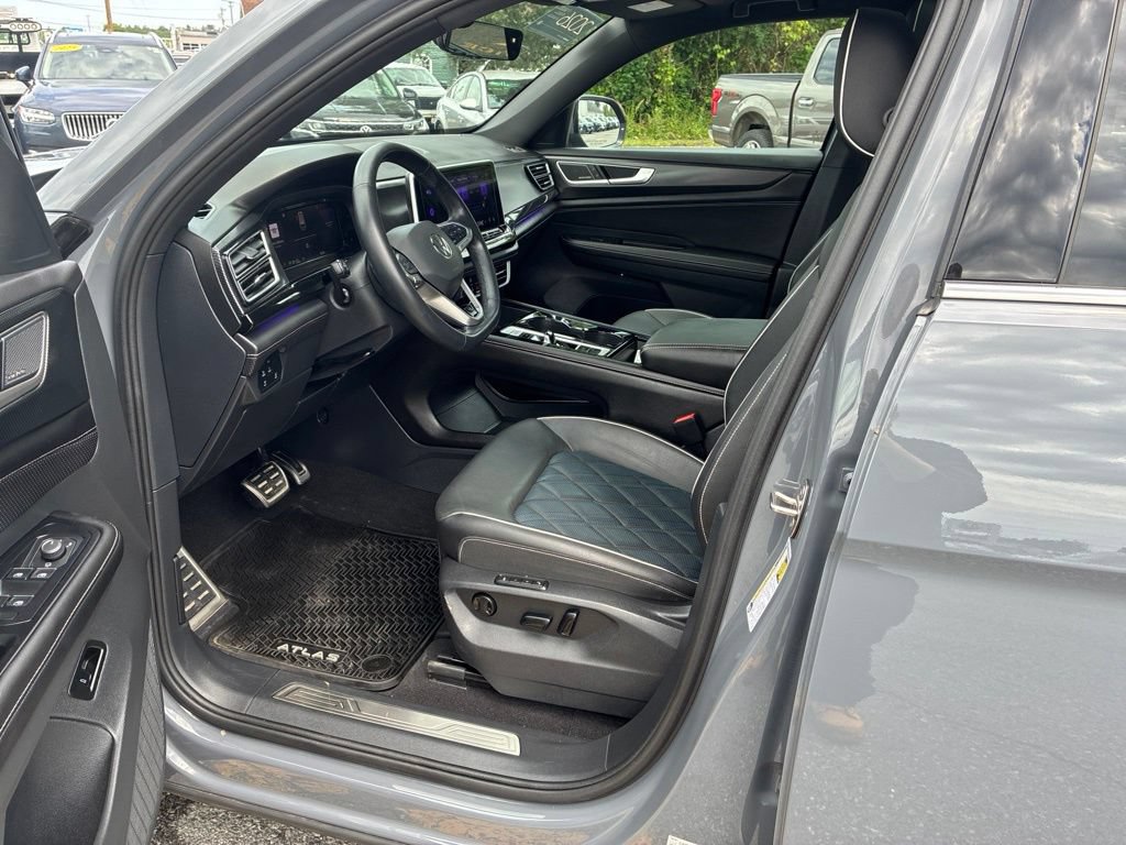 Used 2026 Volkswagen Atlas Cross Sport SEL Premium R-Line w/ MDO Package AWD/4WD image 11