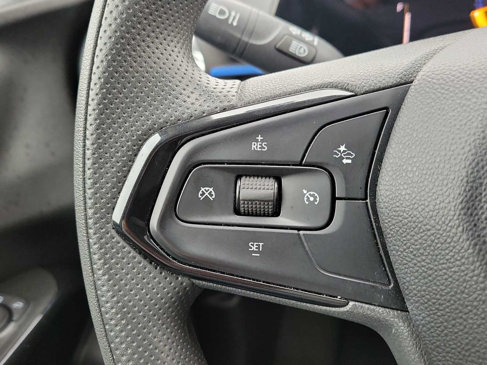 Used 2025 Chevrolet Trax LT FWD image 23