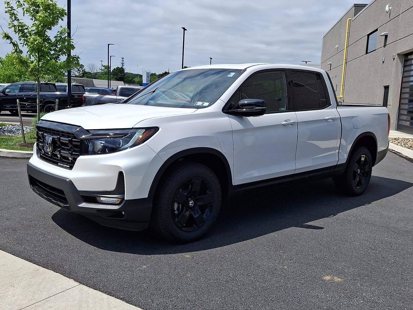 New 2026 Honda Ridgeline Black Edition image 2