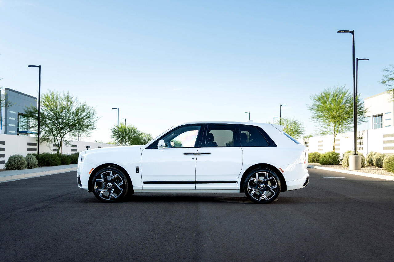 Used 2025 Rolls-Royce Cullinan Black Badge image 6