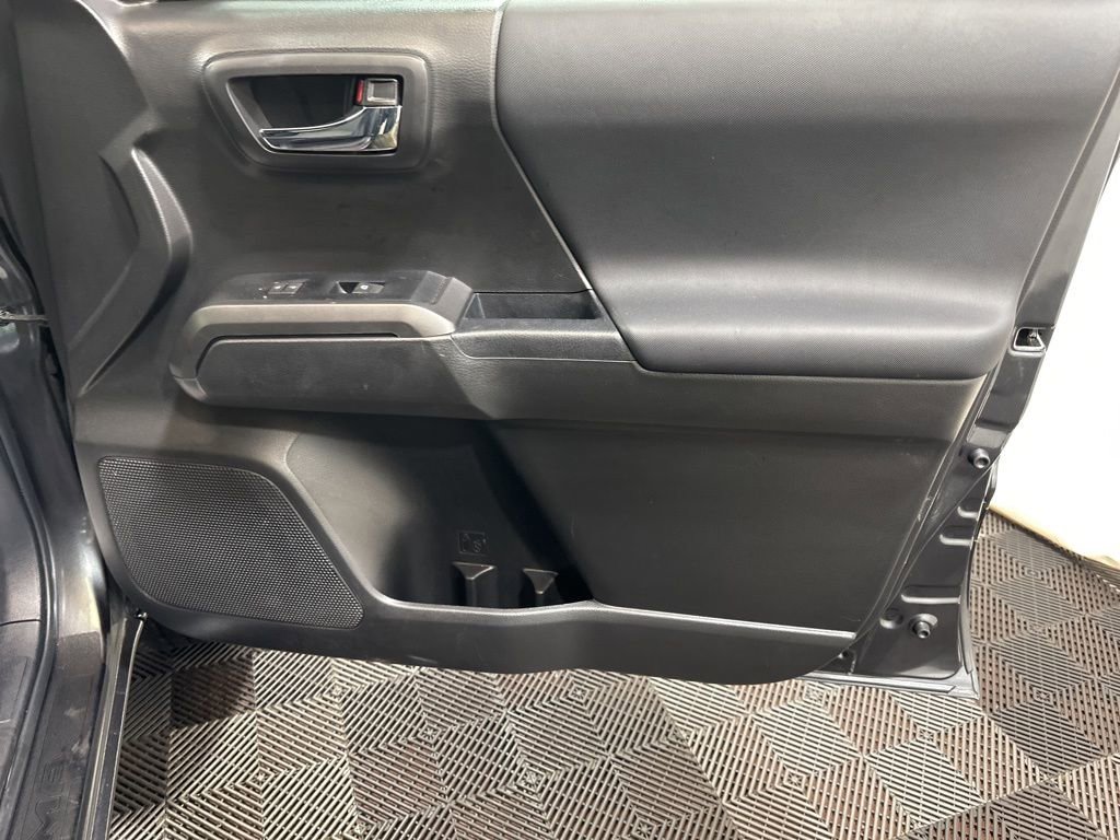 Used 2023 Toyota Tacoma TRD Off-Road image 9