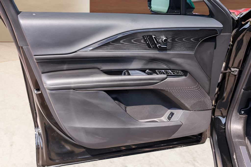 Certified 2024 Cadillac Lyriq Luxury AWD/4WD image 19