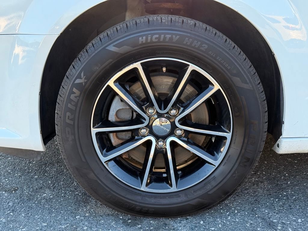 Used 2016 Dodge Grand Caravan SE image 10