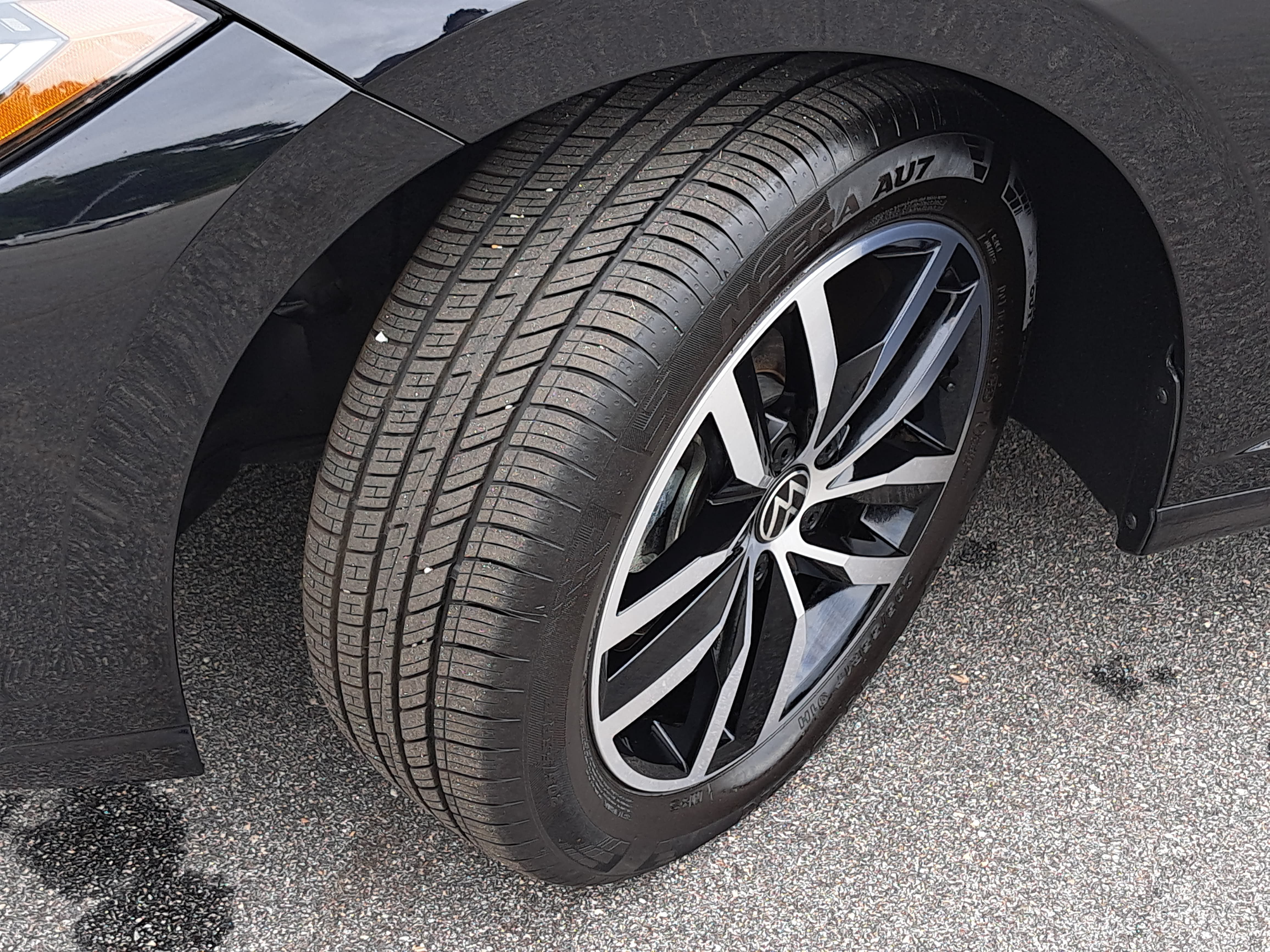 Certified 2025 Volkswagen Jetta SE FWD image 29
