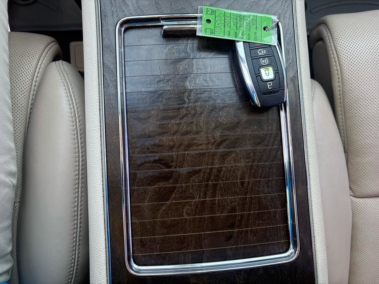 Used 2018 Lincoln Continental Reserve w/ Continental Climate Package AWD/4WD image 29