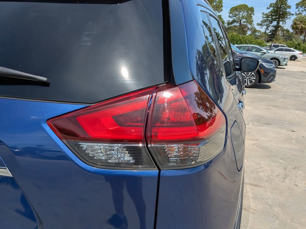 Used 2020 Nissan Rogue SV w/ Premium Package FWD image 11