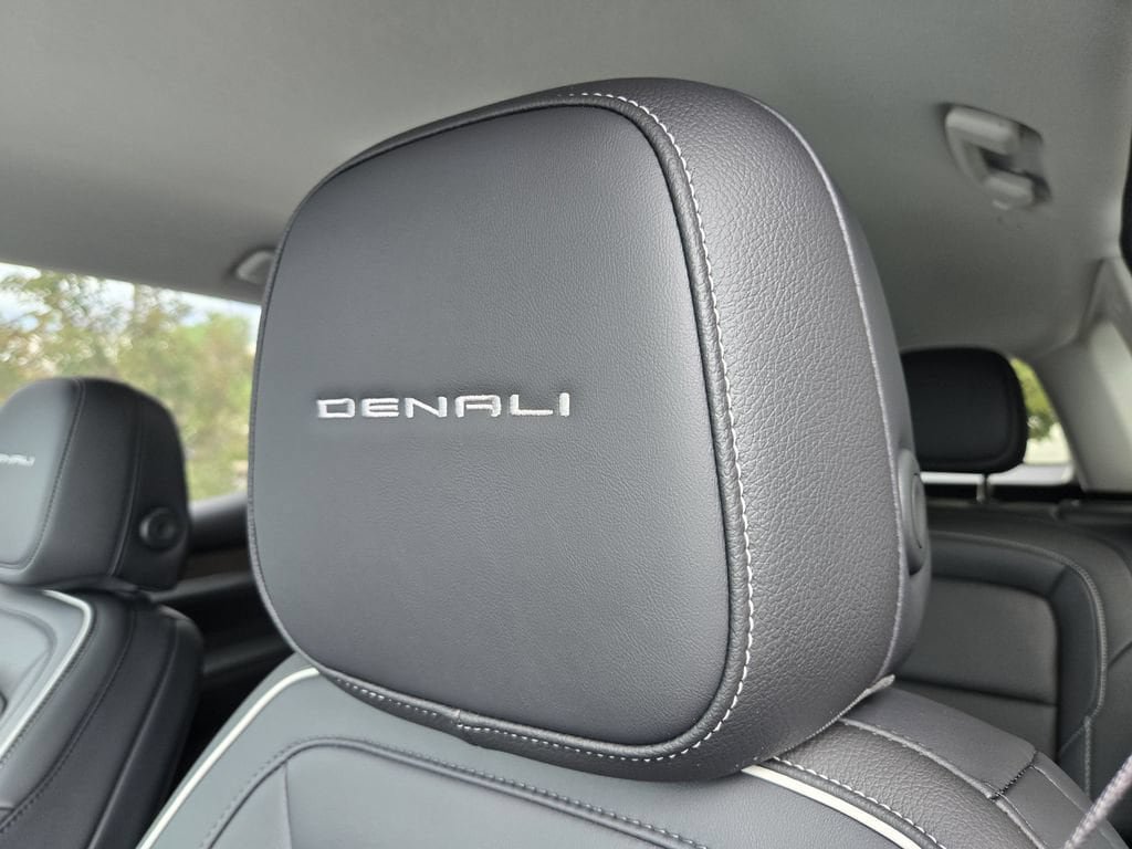 New 2026 GMC Terrain Denali w/ LPO, Black Badging Package AWD/4WD image 10
