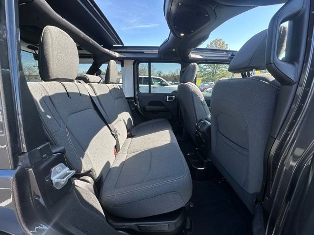 Used 2025 Jeep Wrangler Unlimited Sahara w/ Safety Group image 31