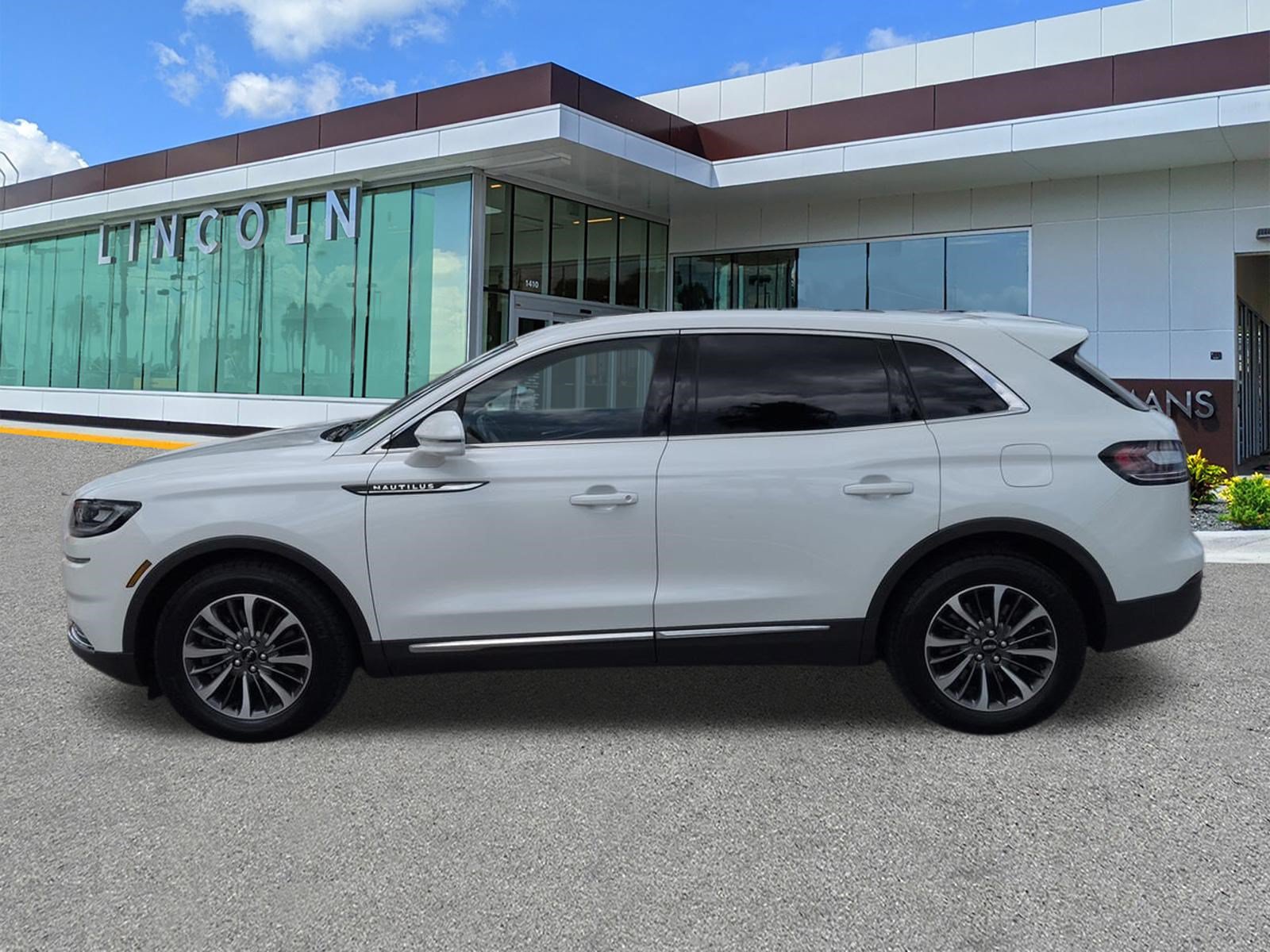 Certified 2023 Lincoln Nautilus Reserve AWD/4WD image 8
