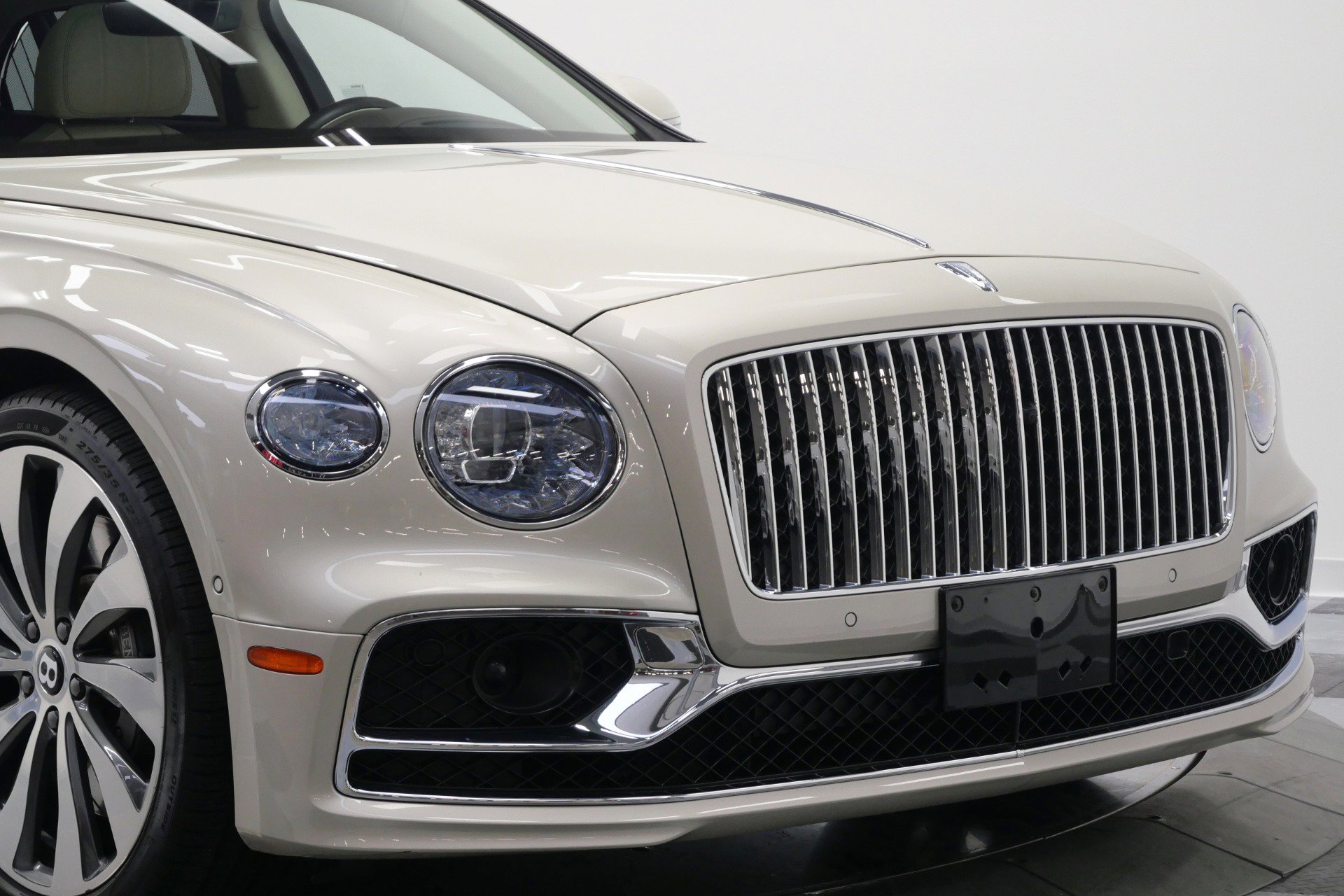 Used 2022 Bentley Flying Spur Plug-In Hybrid image 42