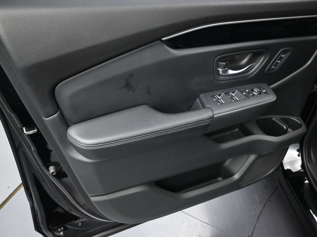Used 2023 Honda Pilot Touring image 9