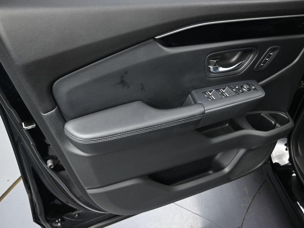 Used 2023 Honda Pilot Touring image 9