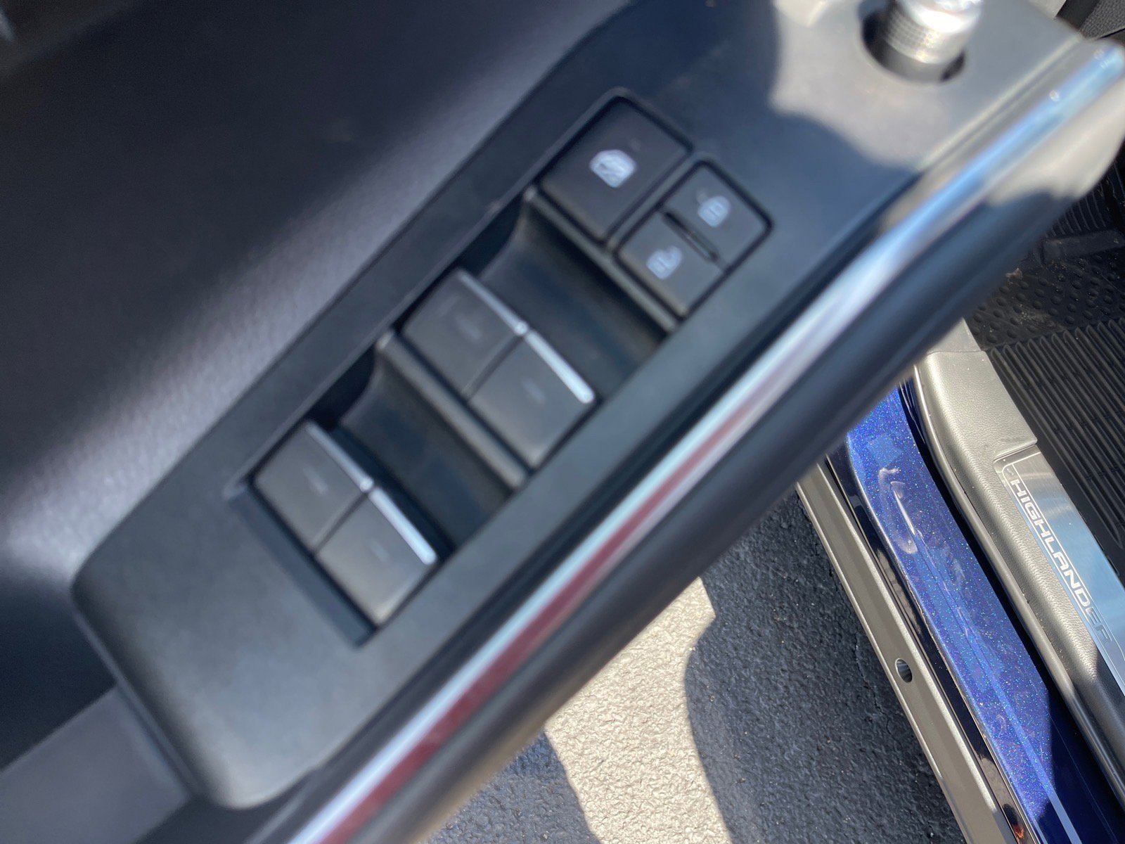 New 2026 Toyota Highlander Platinum AWD/4WD image 7