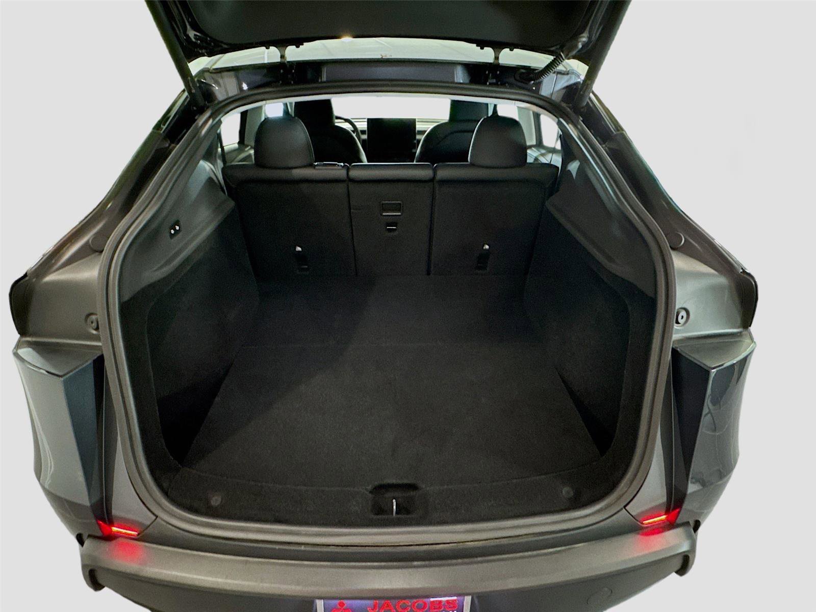 Used 2026 Tesla Model Y 2WD image 17