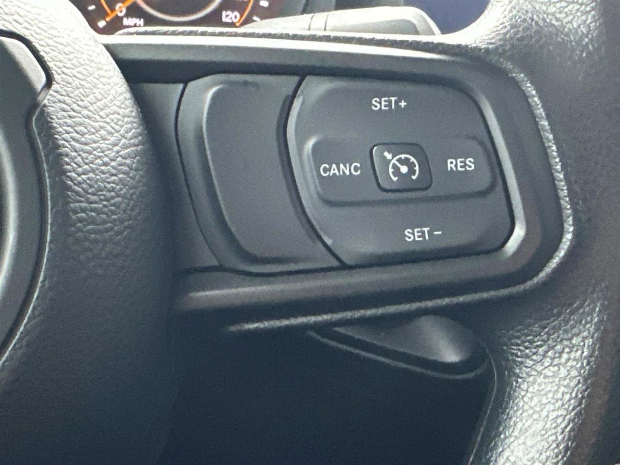 Used 2025 Jeep Gladiator Sport image 24