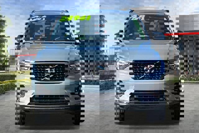 Used 2023 Volvo XC40 B4 Ultimate image 10